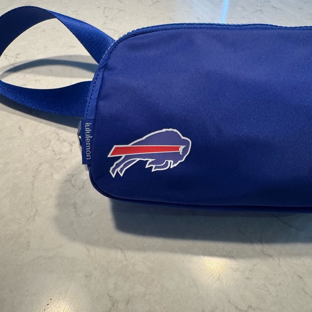 Buffalo Bills Lululemon belt bag - Picture 4 of 5